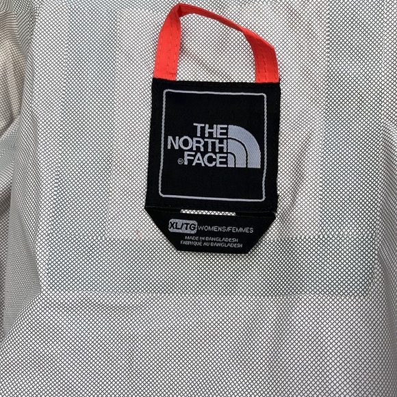 The north face windbreaker with stow pockets in excellent condition - Picture 13 of 16